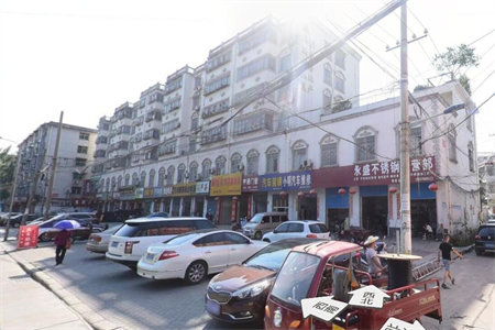 科信小区2室1厅1卫107㎡带车位，附房